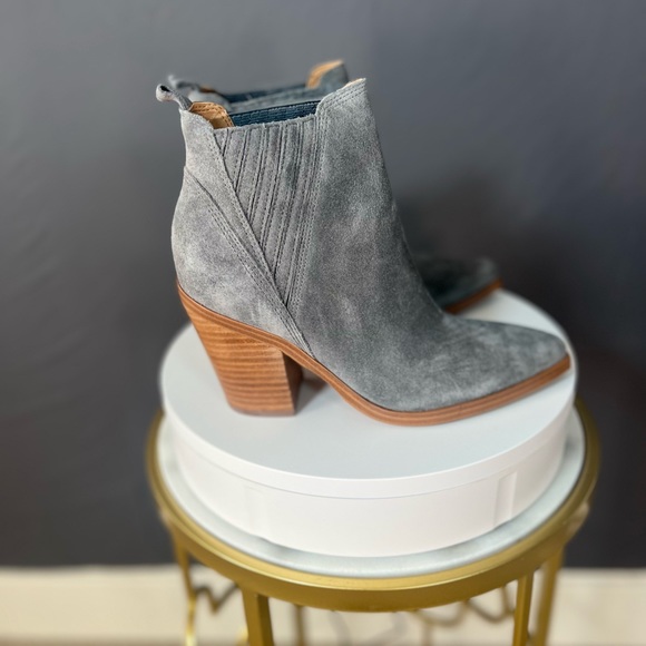 Marc fisher Gardi Gray Suede Pointed Toe Pull on Block heel ankle boot Size 5.5 - Picture 8 of 14